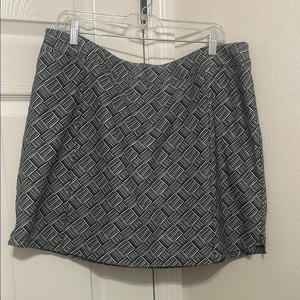 Stylish Black and White Women's Skort Adidas ⛳️